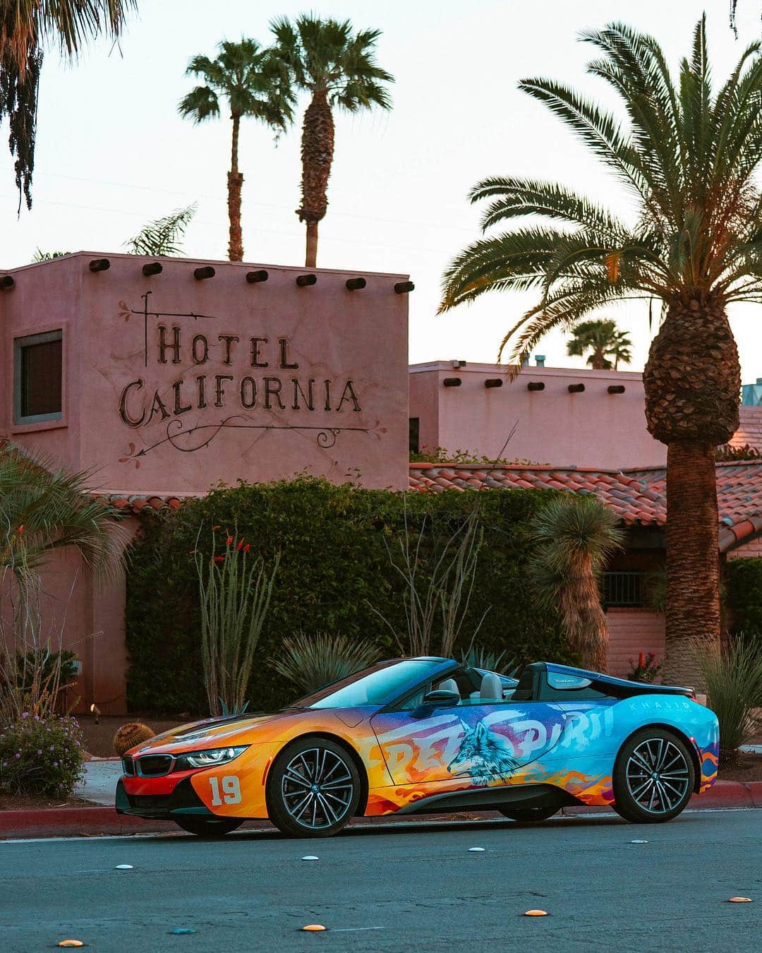 BMWのインスタグラム：「Built to inspire the sun. The BMW i8 Roadster is ready for the #RoadToCoachella.  #BMW #BMWi8 @BMWi  __ BMW i8 Roadster: Energy consumption in kWh/100 km (combined): 14.5. Fuel consumption in l/100 km (combined): 2.0. CO2 emissions in g/km (combined): 46. The values of fuel consumptions, CO2 emissions and energy consumptions shown were determined according to the European Regulation (EC) 715/2007 in the version applicable at the time of type approval. The figures refer to a vehicle with basic configuration in Germany and the range shown considers optional equipment and the different size of wheels and tires available on the selected model. The values of the vehicles are already based on the new WLTP regulation and are translated back into NEDC-equivalent values in order to ensure the comparison between the vehicles. [With respect to these vehicles, for vehicle related taxes or other duties based (at least inter alia) on CO2-emissions the CO2 values may differ to the values stated here.] The CO2 efficiency specifications are determined according to Directive 1999/94/EC and the European Regulation in its current version applicable. The values shown are based on the fuel consumption, CO2 values and energy consumptions according to the NEDC cycle for the classification. For further information about the official fuel consumption and the specific CO2 emission of new passenger cars can be taken out of the „handbook of fuel consumption, the CO2 emission and power consumption of new passenger cars“, which is available at all selling points and at https://www.dat.de/angebote/verlagsprodukte/leitfaden-kraftstoffverbrauch.html."」