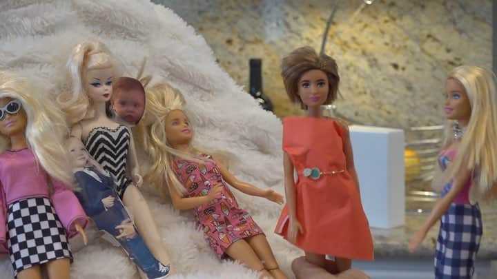 ヘザー・マクドナルドのインスタグラム：「On today’s #JuicyScoop I explore the women of #RHOBH relationships as well as those on #TheView on my interview with the author of #Ladieswhopunch @raminsetoodeh  Tag your favorite RHOBH Barbie and favorite line from the podcast 👸🏼」