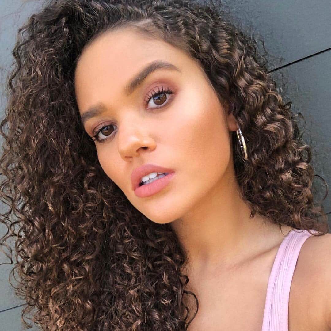 Too Facedさんのインスタグラム写真 - (Too FacedInstagram)「@madisonpettis is a MEGA BABE in Peach Puff! 🍑 She wears shade You Wish and uses our Born This Way Super Coverage Concealer in shades Golden Beige & Warm Sand for her flawless finish. #regram #toofaced」4月12日 0時13分 - toofaced