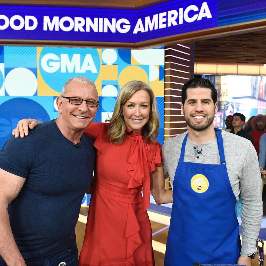 Good Morning Americaさんのインスタグラム写真 - (Good Morning AmericaInstagram)「We’ll never look at our fridge the same thanks to #RestaurantImpossible star @chefirvine’s helpful tips!」4月12日 0時10分 - goodmorningamerica