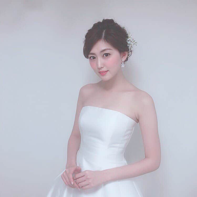 岩﨑名美さんのインスタグラム写真 - (岩﨑名美Instagram)「#百日草はなよめ 発売しております👰💐 #magazine  #model  #bridal  #wedding」4月12日 0時22分 - nami_iwasaki