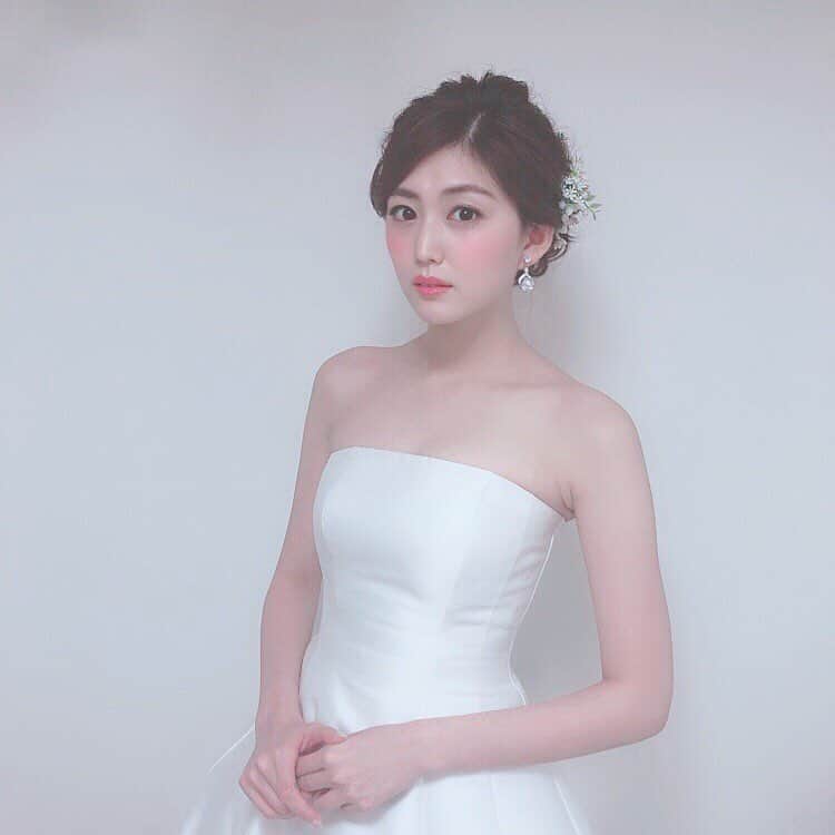 岩﨑名美さんのインスタグラム写真 - (岩﨑名美Instagram)「#百日草はなよめ 発売しております👰💐 #magazine  #model  #bridal  #wedding」4月12日 0時22分 - nami_iwasaki
