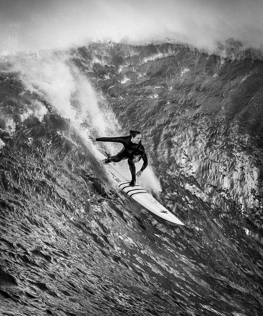 ナショナルジオグラフィックさんのインスタグラム写真 - (ナショナルジオグラフィックInstagram)「Photos by @dina_litovsky | Surfer Paige Alms and Bianca Valenti (second image) catch a wave at Mavericks in California. Alms and Valenti are two of the several women leading the fight for gender equality in big-wave surfing, an extremely dangerous and largely male-dominated sport.」4月12日 0時13分 - natgeo