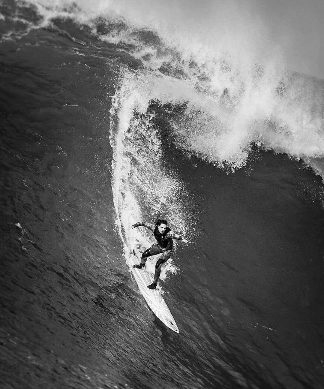 ナショナルジオグラフィックさんのインスタグラム写真 - (ナショナルジオグラフィックInstagram)「Photos by @dina_litovsky | Surfer Paige Alms and Bianca Valenti (second image) catch a wave at Mavericks in California. Alms and Valenti are two of the several women leading the fight for gender equality in big-wave surfing, an extremely dangerous and largely male-dominated sport.」4月12日 0時13分 - natgeo