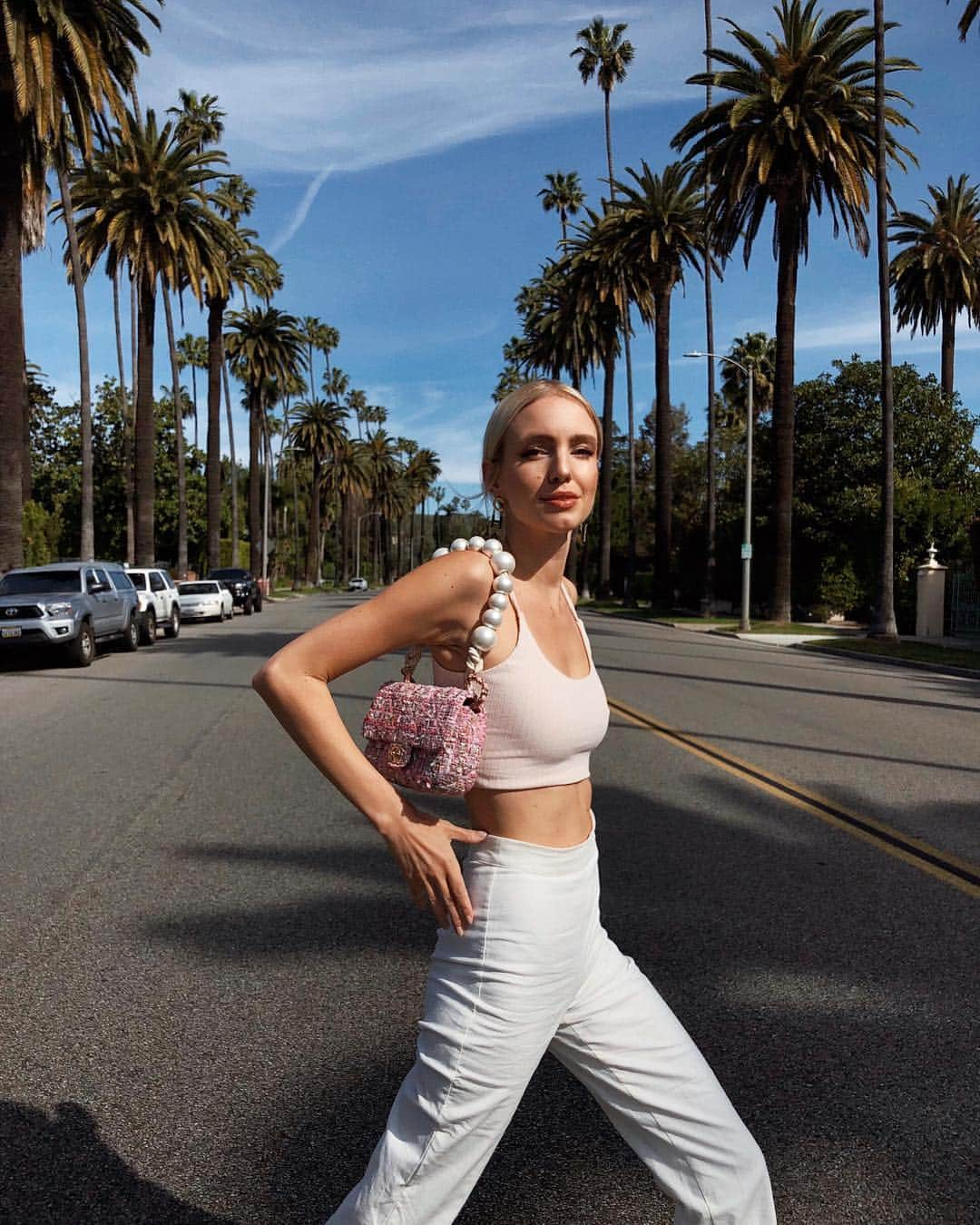 レオニー・ハンネさんのインスタグラム写真 - (レオニー・ハンネInstagram)「Running to the next event... 🌴 Anzeige/Ad @revolve #RevolveFestival #LA」4月12日 0時17分 - leoniehanne