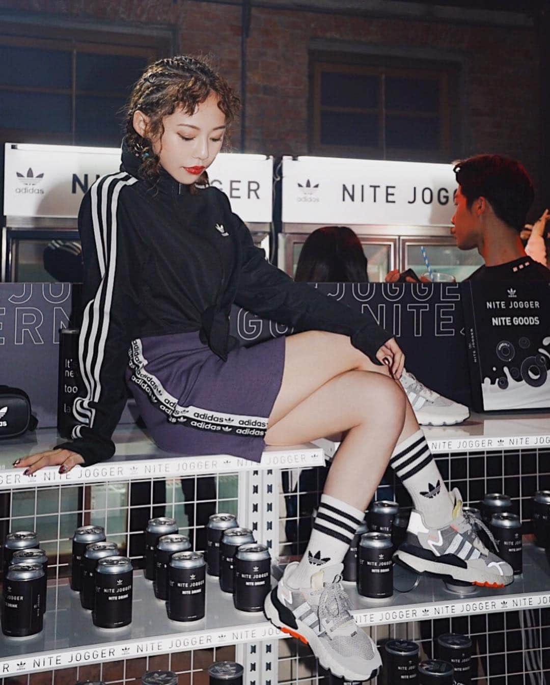 紀卜心さんのインスタグラム写真 - (紀卜心Instagram)「Adidas supermarket🛒 - Hair @eric_stylist_  #adidasOriginals #NITEJOGGER #主宰黑夜」4月12日 0時17分 - eatzzz7