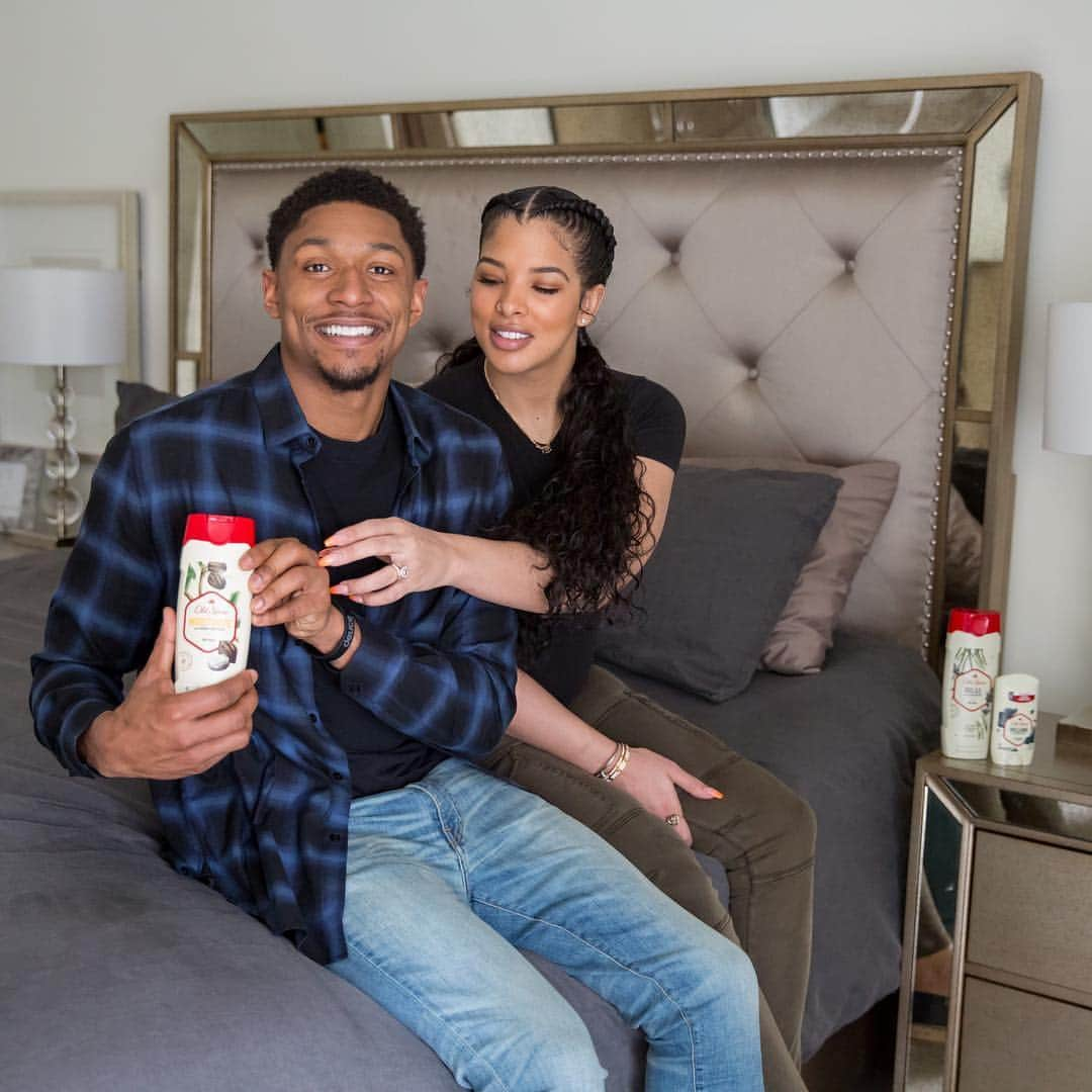 ブラッドリー・ビールさんのインスタグラム写真 - (ブラッドリー・ビールInstagram)「This @OldSpice Moisturize with Shea Butter body wash is for me, not you @KamiahAdams! #MenHaveSkinToo. #AvailableAtTarget #SponsoredObviously」4月12日 0時24分 - bradbeal3