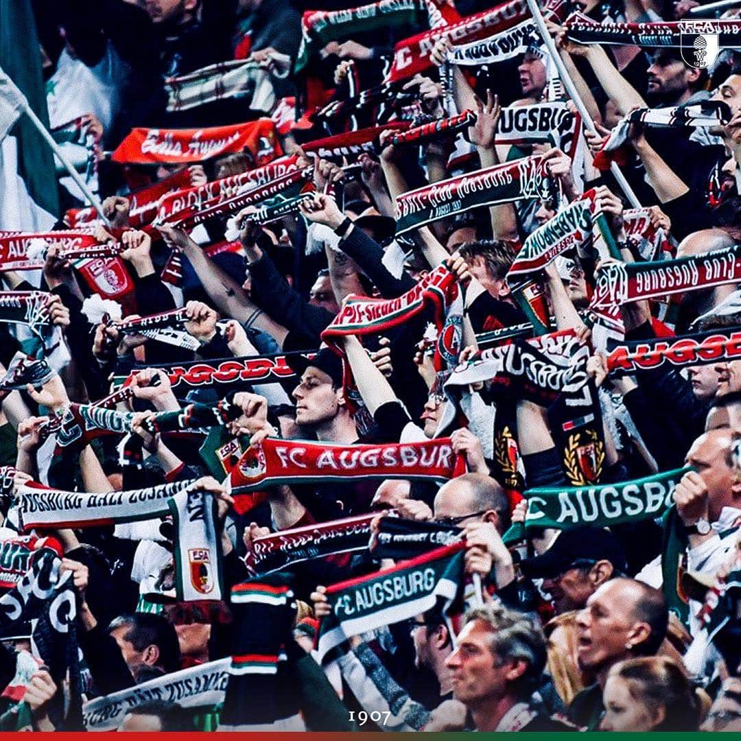 FCアウクスブルクさんのインスタグラム写真 - (FCアウクスブルクInstagram)「🗣 „Du bist das hellste Licht, wir sind so stolz auf Dich, ein Leben lang, NUR DER #FCA!“ 📢❤️💚 #FCA1907 #fcaugsburg #Fans #Supporters」4月12日 0時26分 - fcaugsburg1907
