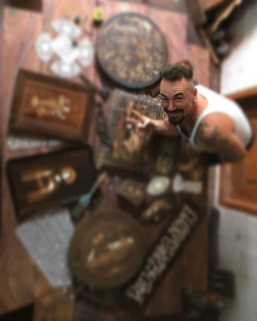 ジャンポールレスパナールのインスタグラム：「. You have no idea of what is happening here but this is totally exciting! 😂 You will see more of this in September (Only 5 months to wait) My @extra__ordinaire trip」