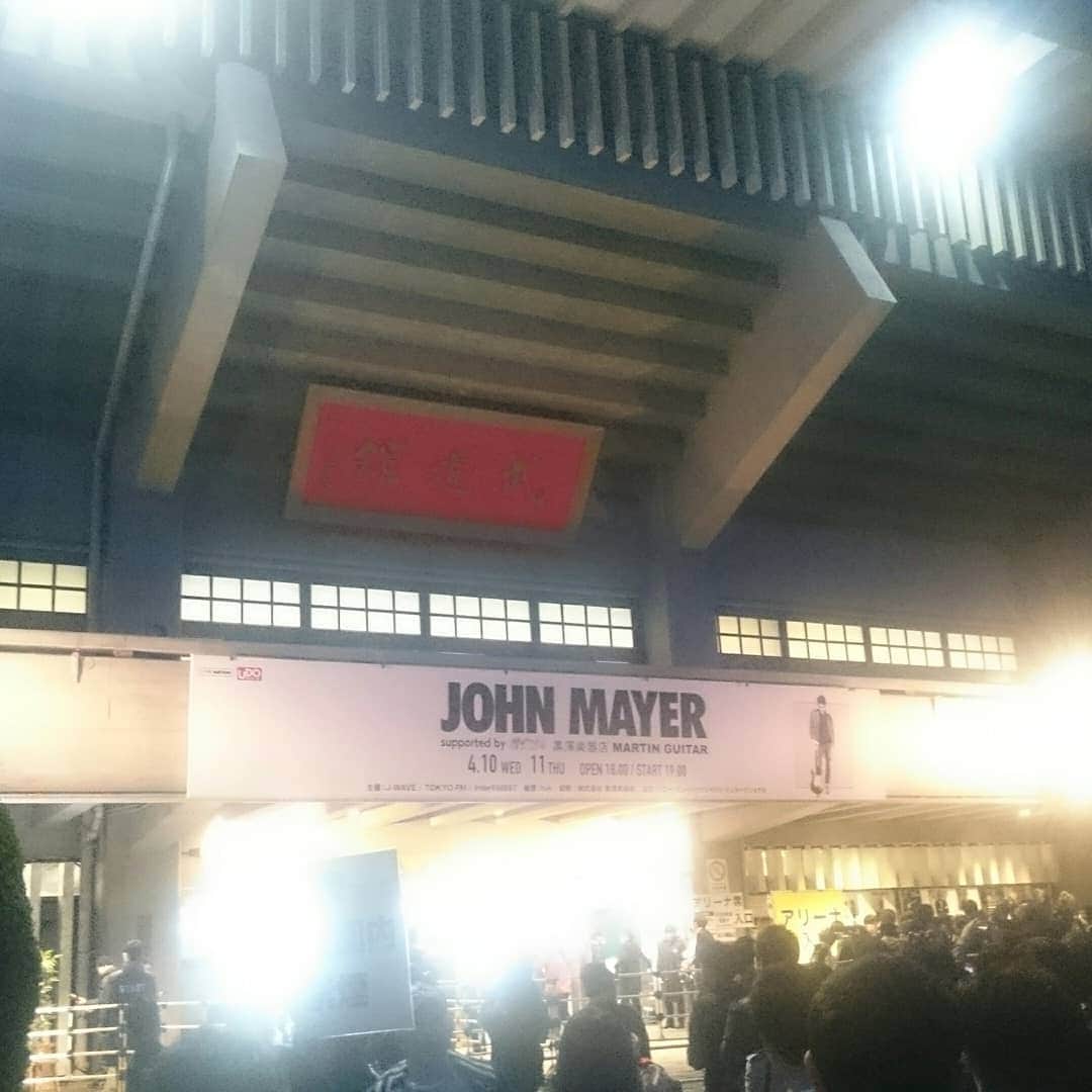 三浦隆一さんのインスタグラム写真 - (三浦隆一Instagram)「John Mayerが日本に来るって知ったときにすぐチケット取って 誕生日にライブしてもらえるなんて奇跡じゃないかって勝手に思い込んで でも、ホントに観に行けてよかった 大好きなアーティストの音楽に気持ちよくのっかる以上の贅沢はないんじゃないかって感じた 最高の誕生日になりました ありがとう」4月12日 0時28分 - kusoiinkaimiura
