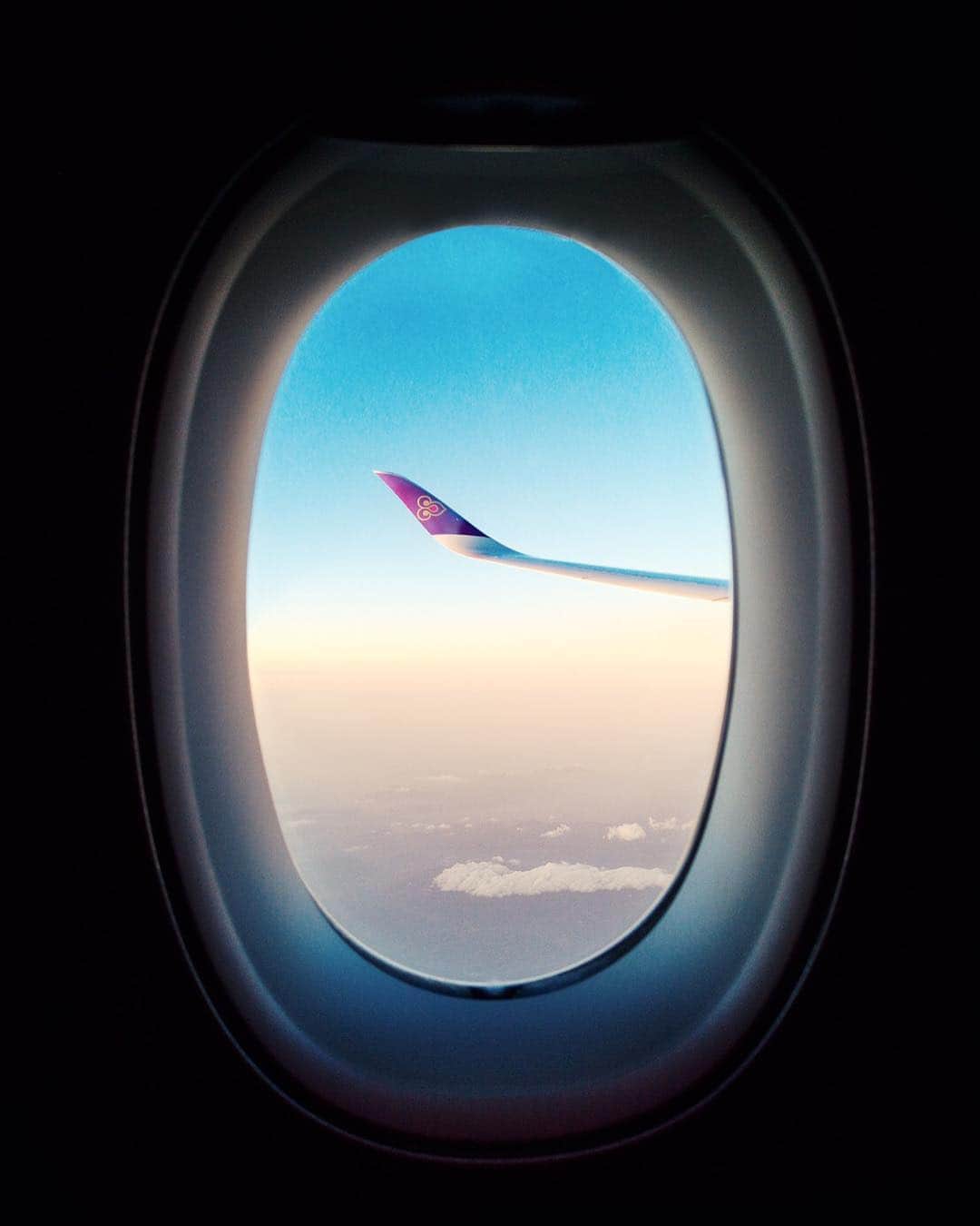 タイ航空さんのインスタグラム写真 - (タイ航空Instagram)「Since our eyesight can reach as far as the horizon, let THAI be your window to the world that lies beyond. . Photo Credit: @mr_luc4 . #ThaiAirways #Window #AirplaneWindow #THAIA350 #AirbusA350 #A350 #WindowtotheWorld」4月12日 0時31分 - thaiairways
