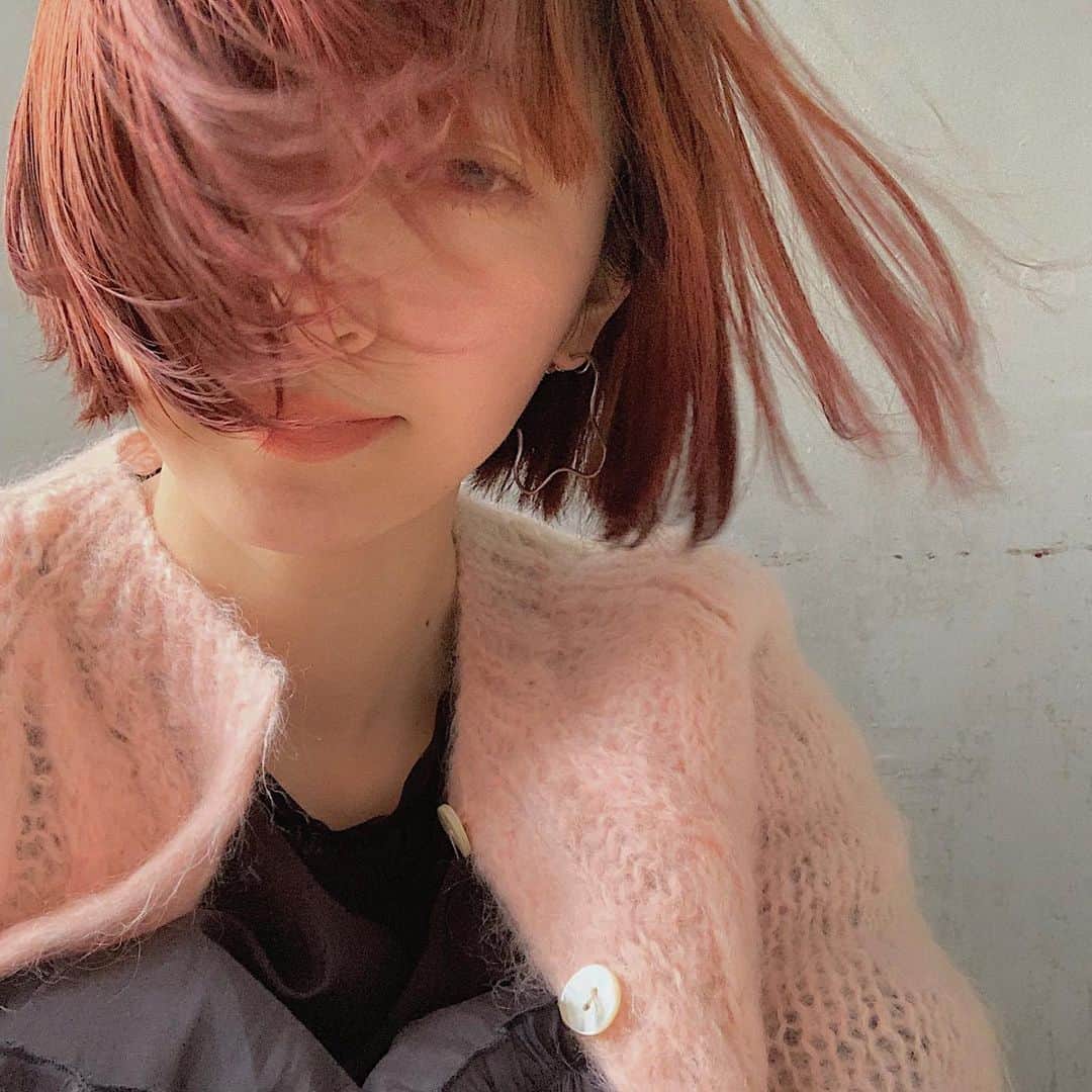 吉河唯さんのインスタグラム写真 - (吉河唯Instagram)「もうそろそろ 寒いの飽きたってば〜〜🤷🏻‍♀️ピュルリラ あと花粉症ていつ終わるの🤷🏻‍♀️？もう一生分の鼻水出てる、、、」4月12日 0時35分 - yui_yoshikawa