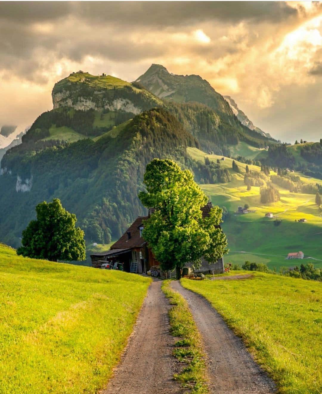 Wonderful Placesさんのインスタグラム写真 - (Wonderful PlacesInstagram)「Appenzell in Switzerland is truly breathtaking ✨😍😍😍✨ . Pictures by ✨✨@sennarelax✨✨ #wonderful_places for a feature ❤️」4月12日 0時48分 - wonderful_places