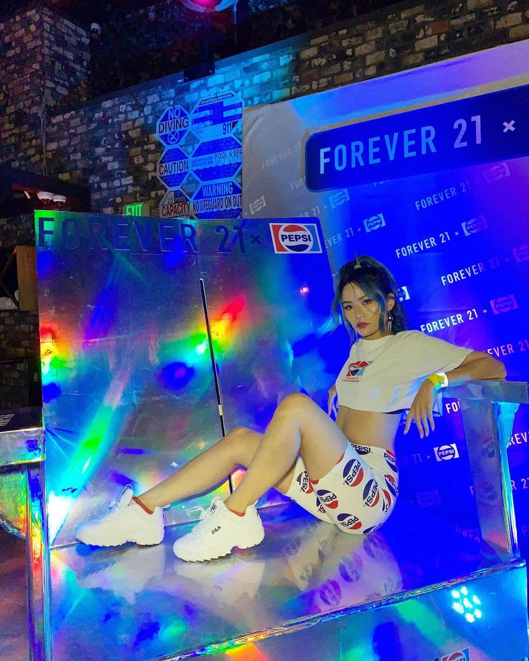 Yukiさんのインスタグラム写真 - (YukiInstagram)「💙❤️💙Anyone remember the old Pepsi commercial song?! I listened to it on my way to the F21 event lol. 💙❤️💙 Thanks for having me, @forever21 ! #f21xpepsi #f21xmusic❤️」4月12日 1時03分 - yukibomb