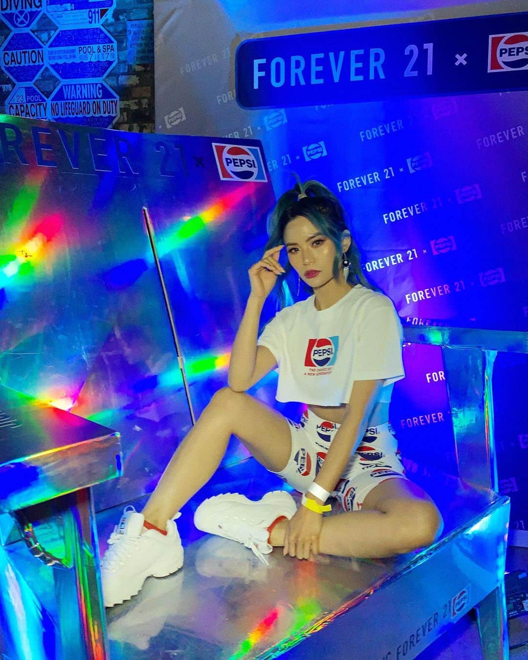 Yukiさんのインスタグラム写真 - (YukiInstagram)「💙❤️💙Anyone remember the old Pepsi commercial song?! I listened to it on my way to the F21 event lol. 💙❤️💙 Thanks for having me, @forever21 ! #f21xpepsi #f21xmusic❤️」4月12日 1時03分 - yukibomb