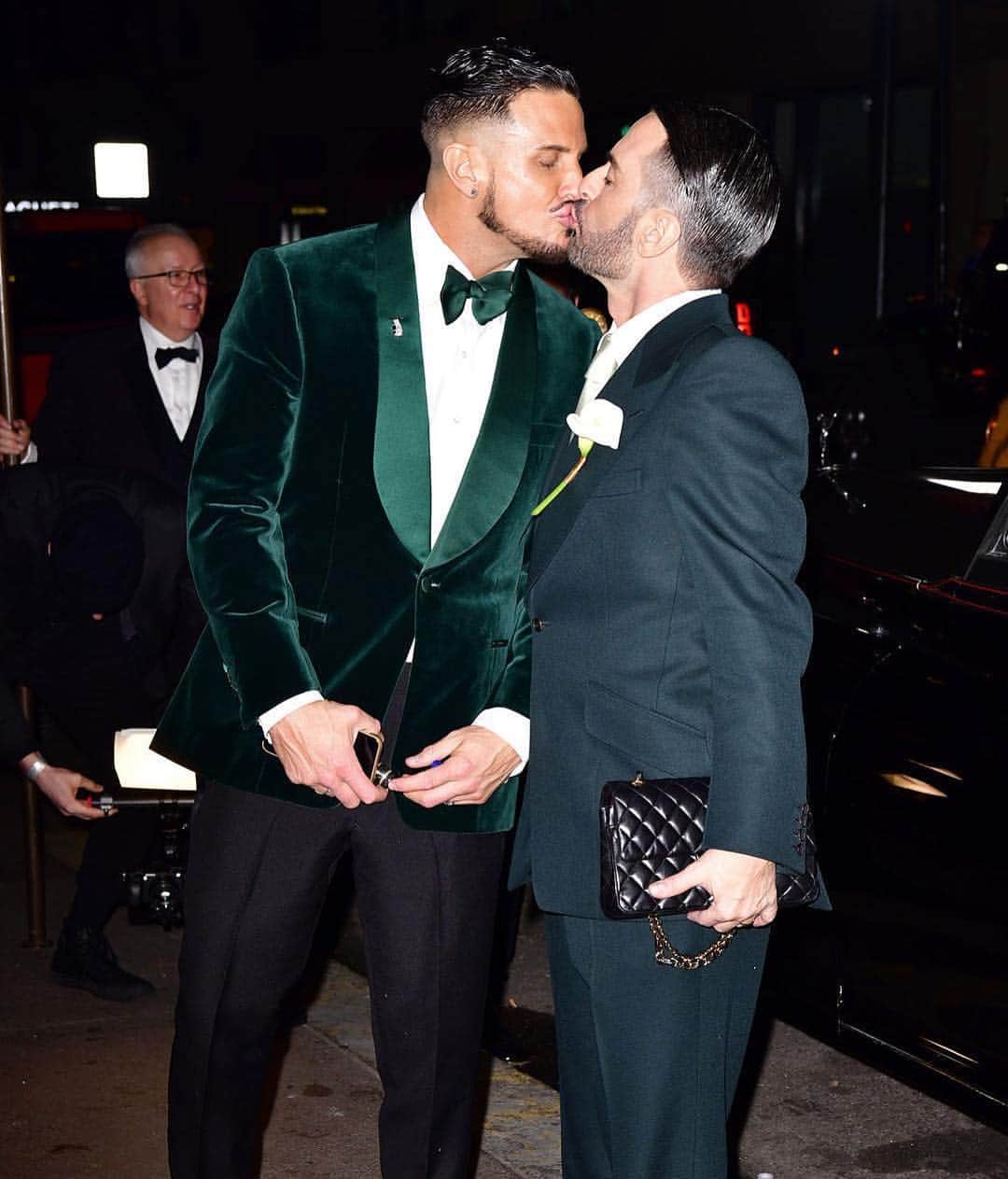 Fashion Weekのインスタグラム：「Congratulations to @themarcjacobs and @chardefrancesco on their wedding last week ✨⠀ 📸 @marcjacobs」