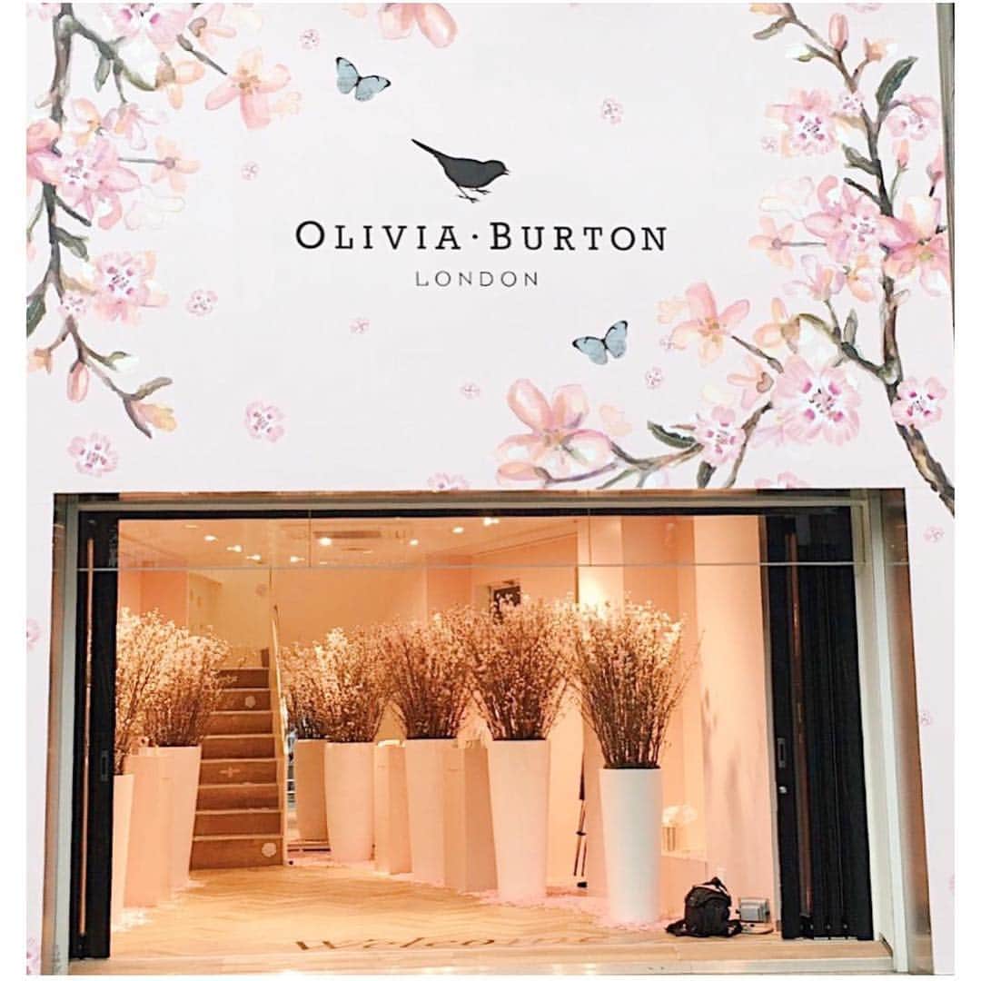Olivia Burtonさんのインスタグラム写真 - (Olivia BurtonInstagram)「Happy Sakura (blossom!) season to all of our lovely customers in Japan! 🇯🇵 🌸 Spring is in the air and we’re celebrating with a beautiful pop up in Tokyo! ✨ Discover our Pretty Blossom collection plus lots of special treats and ‘instagramable’ spots! 🌸 We’re there until the 14th April so make sure to stop by and see us! 🌸💕 #MyOliviaBurton #Sakura #PrettyBlossom」4月12日 1時26分 - oliviaburtonlondon