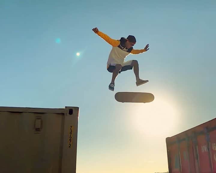 OAKLEYのインスタグラム：「Bridging the gap. Up your game with Mercenary. Available now with PRIZM™️.」