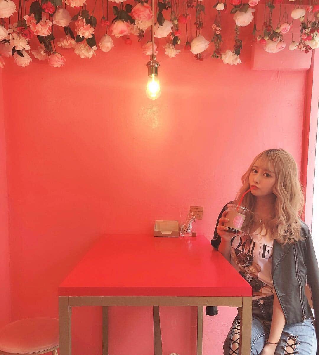 SHIHOさんのインスタグラム写真 - (SHIHOInstagram)「. . 🌷🌷🌷🌷🌷 . 浅草でかわいいカフェ見つけた🌸 ピンクいっぱいのかわいいお店だった🐱 . .」4月12日 12時18分 - cham_pipi
