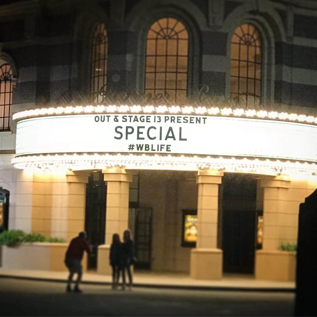 ジム・パーソンズさんのインスタグラム写真 - (ジム・パーソンズInstagram)「Last night we watched all 8 episodes of @specialnetflix at the wonderful theater on the Warner Brothers lot. It was a beautiful experience and, at midnight (PST) tonight, all 8 fantastic episodes will be available for you to see, too! I think you’ll love it...❤️」4月12日 12時22分 - therealjimparsons