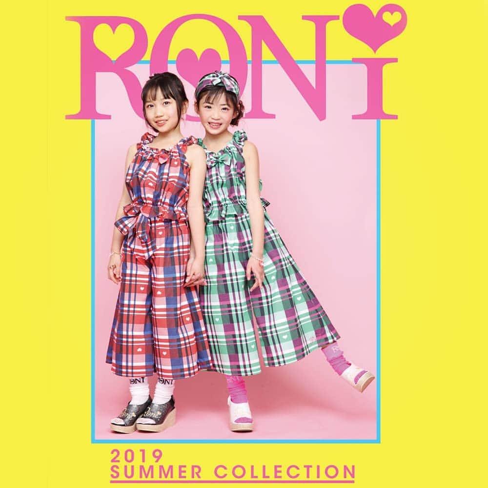 RONI WORLDさんのインスタグラム写真 - (RONI WORLDInstagram)「. 2019 SUMMER COLLECTION LEAFLET 配布スタート!! . 2019年のRONIのSUMMER商品を 掲載したLEAFLETが完成＆配布スタート!! . 女子小学生に大人気!!キッズアミューズメントゲーム 『キラッとプリ☆チャン』にコラボコーデも掲載!! . LEAFLETのお渡しはお1人様1冊とさせていただきます。 . ❤️🧡💛週末はRONI SHOPへGO!!💛🧡❤️ . @roni_laketown  @roni_odaiba  @roni_nagoya  @roni_shinjuku  @roni_aeonmall.fukuoka . . #roni #ロニィ #SUMMER #kidsfashion  #子供服 #kidsmodel」4月12日 10時59分 - roni62insta