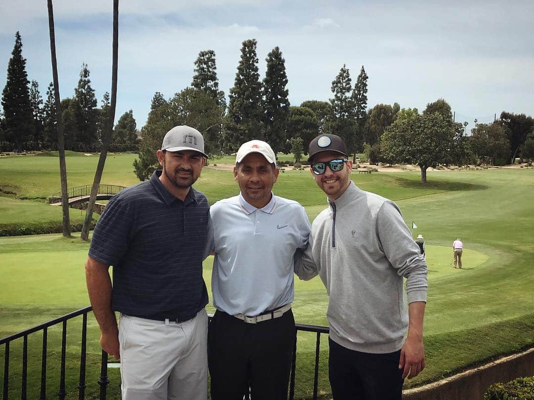 エイドリアン・ゴンザレスさんのインスタグラム写真 - (エイドリアン・ゴンザレスInstagram)「Thinking back to this morning. Golf with good friends. #JorgeCampos and @andobolo  Recordando a esta mañana. Golf con buenos amigos. #TBT」4月12日 11時08分 - adrian_eltitan