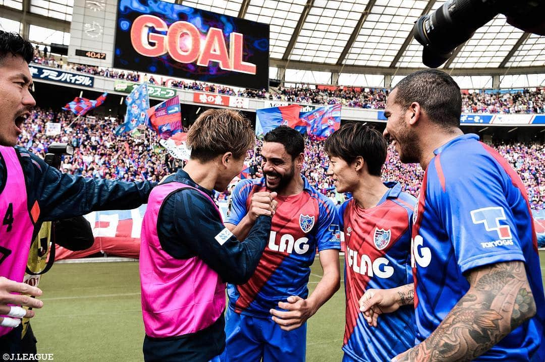 Ｊリーグさんのインスタグラム写真 - (ＪリーグInstagram)「🔵🤝🔴 ﻿﻿﻿ Best Shot J.LEAGUE⚽️📸﻿﻿ ﻿ 🏆#明治安田生命Ｊ１リーグ第６節﻿﻿﻿ ベストショットをお届け👀✨ ﻿﻿﻿ ﻿﻿﻿ #Ｊリーグ﻿﻿﻿ #jleague ﻿﻿﻿ ﻿﻿﻿ #FC東京 #ディエゴオリヴェイラ #永井謙佑 #tokyo  #bestshot #best #ベストショット #ベスト﻿﻿﻿ #niceshot #instagood #ナイスショット﻿﻿﻿ #勝利 #victory #win #handshake  #soccer #football #soccerphotography #⚽️ #📸 #🔵🔴」4月12日 11時02分 - jleaguejp