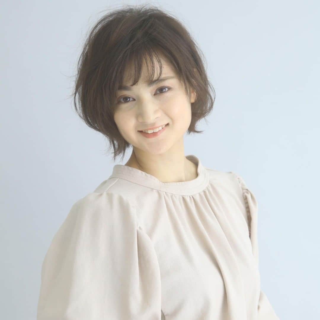 ジャックモアザン【公式】のインスタグラム：「. 表参道ヒルズ横手の路地を入ってすぐにある『ジャックモアザン表参道』♡ ． あなたにぴったりのヘアースタイルをご提案します！ ． 表参道から徒歩7分♪詳しくはプロフィールにあるURLからご覧ください！ . . #ソシエヘアー#sociehair#表参道#表参道美容院#美容院#ヘアーカット#明治神宮前#原宿#ヘアサロン#表参道ヘアサロン#ヘッドスパ#パーマ#カラー#カット#スパトリートメント#リタッチ#デザインカラー#トリートメント#ヘアスタイル#ヘアカタログ#美容好きな人と繋がりたい#ロングヘア#外はねボブ#透明感#透け感#イメチェン#髪色#ベージュカラー#矯正縮毛#ウェットヘア」