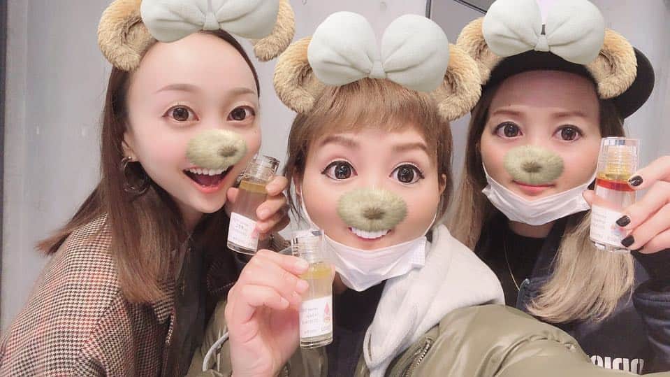 木村真野のインスタグラム：「素敵なブランド発見👯‍♀️. . 15個の質問に答えて自分の名前を登録✌️ . .🧪🧫🧪🧫🧪🧫🧪 .  理科室にありそうな機械で 次々にアロエとか色々調合してもらえる。👀 . さらさら仕上げ、しっとり、オイル感の仕上がりなども選べます(^^) . 値段は3500円から6500円くらい。💴 . ちなみに私のは6200円でした(^^). . .  使い始めて3日だけど 肌トラブルは今のところなし👩🏽‍🌾. . ネット販売してるので 気になる方はチェックしてみてね(^^). .肌トラブルさようなら🙅‍♀️ #imyme #matching #freshness #clean #recipe #analyze #essence #tryme #face #skin #happy #self #everyday #anytime #japan #tokyo #cosme #love #mayasaya #肌分析 #誕生 #新革命 #自分だけの化粧水 #thankyou  @mayasaya_kimura」