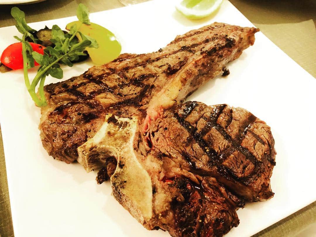 中嶋勝彦さんのインスタグラム写真 - (中嶋勝彦Instagram)「ペロリ😋 うますぎた。  #肉  #ステーキ  #steak  #tbonesteak  #ｔボーンステーキ  #肉好き  #肉好き男子  #肉食系  #肉食系男子  #最高かよ  #幸せ  #happy」4月12日 11時28分 - katsuhiko_nakajima