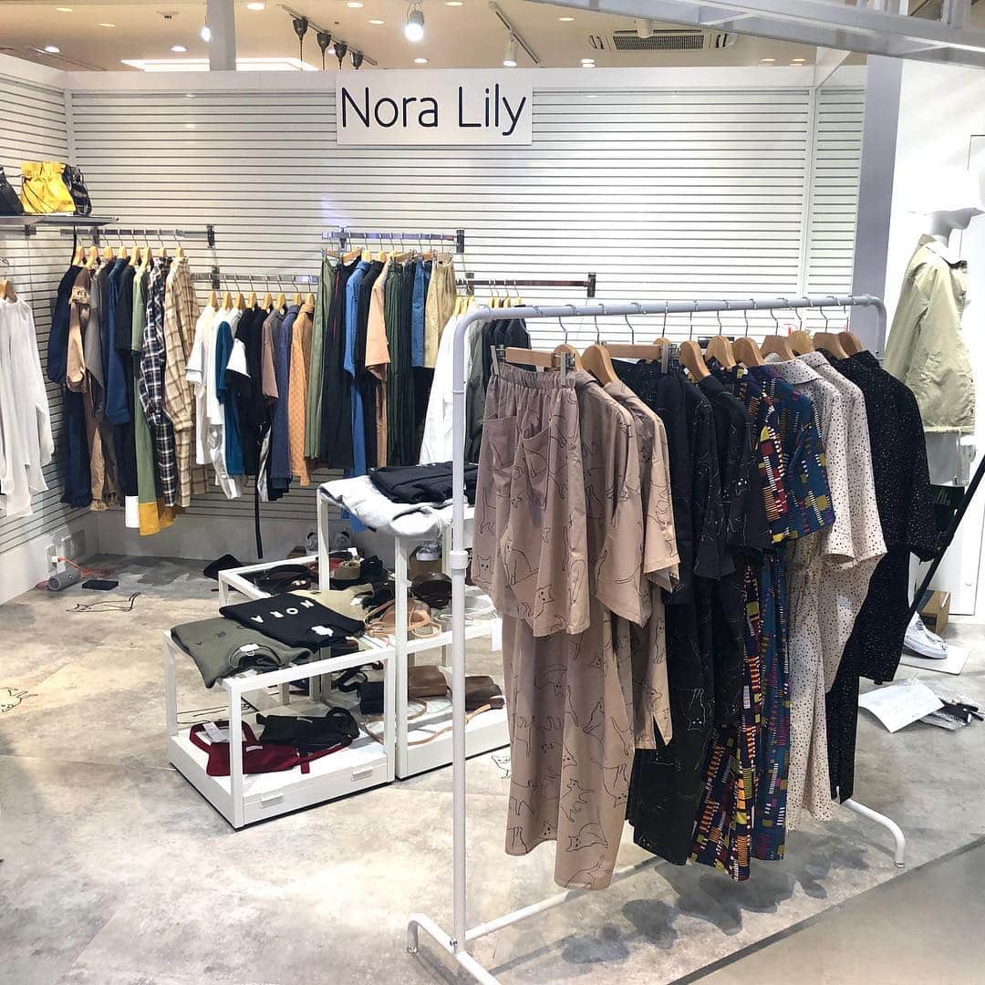 Laforet HARAJUKUさんのインスタグラム写真 - (Laforet HARAJUKUInstagram)「4.12-4.18 POP UP SHOP / 1F ENTRANCE SPACE 🌱LHPWOMEN POP UP STORE . 4.12-4.25 POP UP SHOP / 2F CONTAINER 🌱Nora Lily 🌱chambre AMOUR 🌱Flugge . 1枚目：LHPWOMEN POP UP STORE 「little sunny bite」とジャカルタ発ストリートブランド「public culture」のコラボアイテムを限定発売。little sunny biteの2019SSコレクションも販売します。 . 2枚目：Nora Lily ディレクター内田ゆうほが手掛けるボーダレスな商品を提案するユニセックスブランド。ディレクターが4.20(Sat)＆4.21(Sun)12:00～18:00に来店する他、税込1万円以上お買い上げでネコトートプレゼント。 . 3枚目：chambre AMOUR SNSで人気のブランドが集まり、世界観を詰め込んだ秘密の部屋。Fruits torta、Melt Heart、Millea、Nýxu、VIOLETTAなど、10ブランド以上が数日おきに出店。 . 4枚目：Flugge Instagramから火が付いた、yuiko、karenが手掛けるカジュアルブランド。春夏アイテム先行発売の他、お買上の方にウエストポーチまたはリネン巾着ポーチセットをプレゼント。 . #lhpwomen #littlesunnybite #publicculture #nora_lily #うちだゆうほ #Fruitstorta #meltheart #millea #nyxu_ #violetta #flugge #flugge_official #fashion #ファッション #laforet #harajuku #laforetharajuku #ラフォーレ #原宿 #ラフォーレ原宿 #popupshop #期間限定 #CONTAINER」4月12日 11時36分 - laforet_h