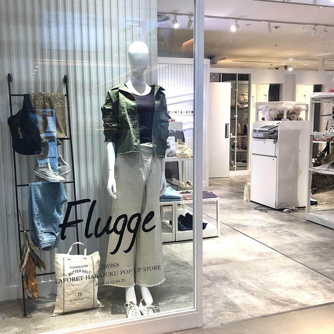 Laforet HARAJUKUさんのインスタグラム写真 - (Laforet HARAJUKUInstagram)「4.12-4.18 POP UP SHOP / 1F ENTRANCE SPACE 🌱LHPWOMEN POP UP STORE . 4.12-4.25 POP UP SHOP / 2F CONTAINER 🌱Nora Lily 🌱chambre AMOUR 🌱Flugge . 1枚目：LHPWOMEN POP UP STORE 「little sunny bite」とジャカルタ発ストリートブランド「public culture」のコラボアイテムを限定発売。little sunny biteの2019SSコレクションも販売します。 . 2枚目：Nora Lily ディレクター内田ゆうほが手掛けるボーダレスな商品を提案するユニセックスブランド。ディレクターが4.20(Sat)＆4.21(Sun)12:00～18:00に来店する他、税込1万円以上お買い上げでネコトートプレゼント。 . 3枚目：chambre AMOUR SNSで人気のブランドが集まり、世界観を詰め込んだ秘密の部屋。Fruits torta、Melt Heart、Millea、Nýxu、VIOLETTAなど、10ブランド以上が数日おきに出店。 . 4枚目：Flugge Instagramから火が付いた、yuiko、karenが手掛けるカジュアルブランド。春夏アイテム先行発売の他、お買上の方にウエストポーチまたはリネン巾着ポーチセットをプレゼント。 . #lhpwomen #littlesunnybite #publicculture #nora_lily #うちだゆうほ #Fruitstorta #meltheart #millea #nyxu_ #violetta #flugge #flugge_official #fashion #ファッション #laforet #harajuku #laforetharajuku #ラフォーレ #原宿 #ラフォーレ原宿 #popupshop #期間限定 #CONTAINER」4月12日 11時36分 - laforet_h