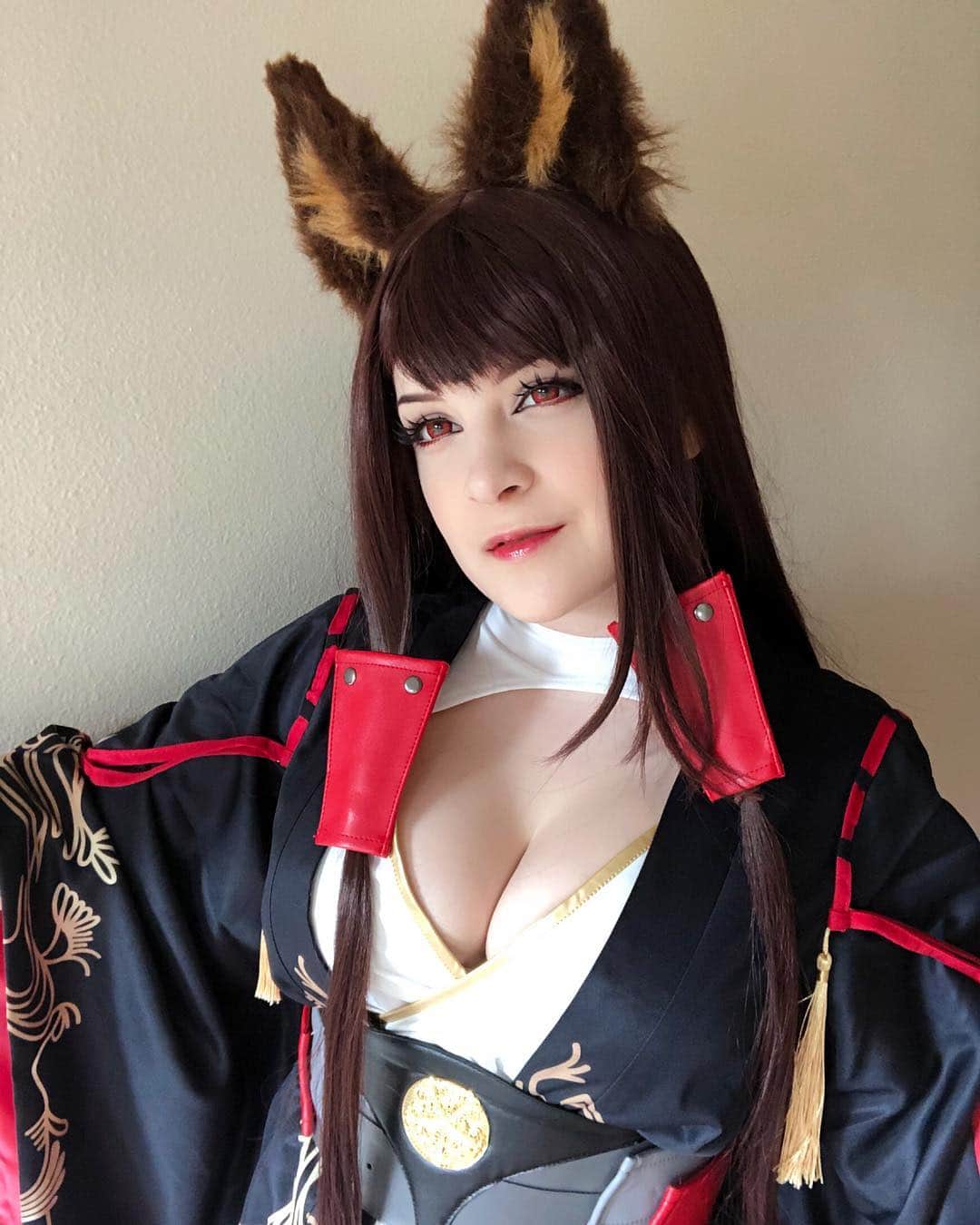 Tessaさんのインスタグラム写真 - (TessaInstagram)「“Commander is so cute...I want him all to myself!”🔥🦊 I got everything for Akagi in time for Sakuracon, I’m so excited!! I couldn’t be happier with how my first test turned out too!  Thank you so much to Derek for helping me out with this ❤️ Costume: @uwowo_cosplay  Ears: @mowkycosplay」4月12日 11時41分 - hiso.neko