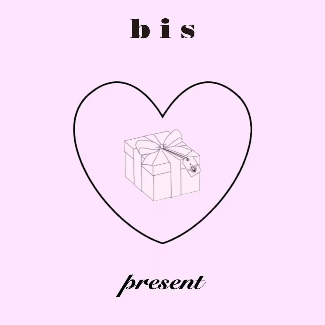 のインスタグラム：「.﻿ ﻿ #present﻿ ﻿ 新生活が始まって、﻿ 気持ちもファッションも﻿ 切り替えたくなるこの季節。﻿ ﻿ せっかく新しい洋服を纏っても﻿ シワシワだったら気分も印象も台無しに…。﻿ ﻿ ﻿ ﻿ ハッピーな新生活を送れること間違いなしの﻿ パナソニックの﻿ 衣類スチーマーを1名様にプレゼント❤︎﻿ ﻿ ﻿ ⚫︎応募方法﻿ ﻿ ①bisの公式Instagramをフォロー﻿ ﻿ ②下記の質問の回答をこのポストにコメント﻿ ﻿ Q.今後bisに出てほしいモデルや﻿女優やアイドルを3名教えてください。﻿ ﻿ ﻿ ﻿ #プレゼント #パナソニック #プレゼント企画﻿ #衣類スチーマー #新生活 #コメント大歓迎﻿ ﻿」