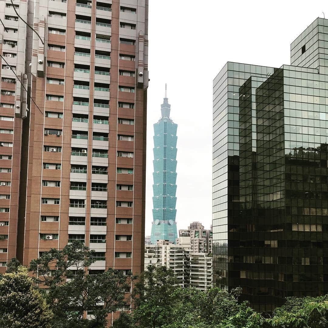 レイ・アレンさんのインスタグラム写真 - (レイ・アレンInstagram)「Taipei City, Taiwan #taipei101 #elephantmountain #nbaaroundtheglobe #thisiswhyweplay #travelistruth #wanderlust #whereswally」4月12日 11時53分 - trayfour