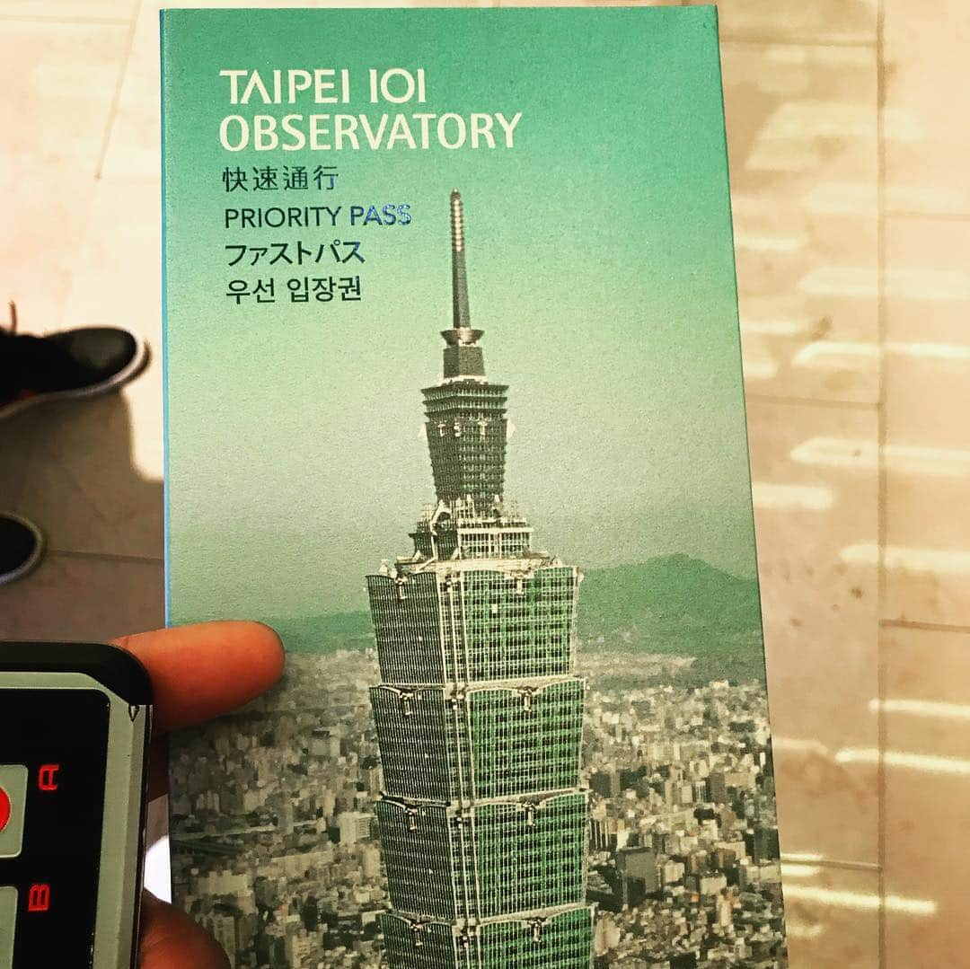 レイ・アレンさんのインスタグラム写真 - (レイ・アレンInstagram)「Taipei City, Taiwan #taipei101 #elephantmountain #nbaaroundtheglobe #thisiswhyweplay #travelistruth #wanderlust #whereswally」4月12日 11時53分 - trayfour