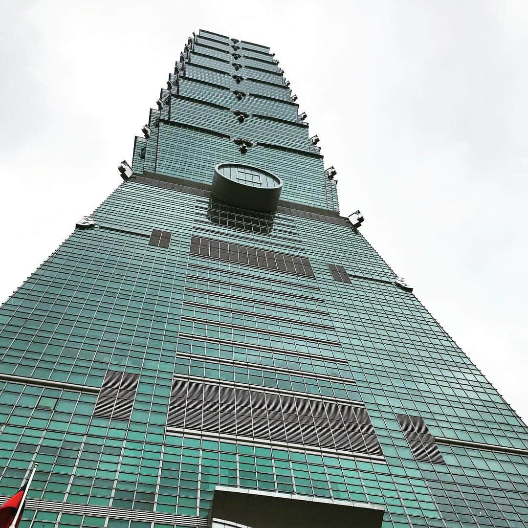 レイ・アレンさんのインスタグラム写真 - (レイ・アレンInstagram)「Taipei City, Taiwan #taipei101 #elephantmountain #nbaaroundtheglobe #thisiswhyweplay #travelistruth #wanderlust #whereswally」4月12日 11時53分 - trayfour