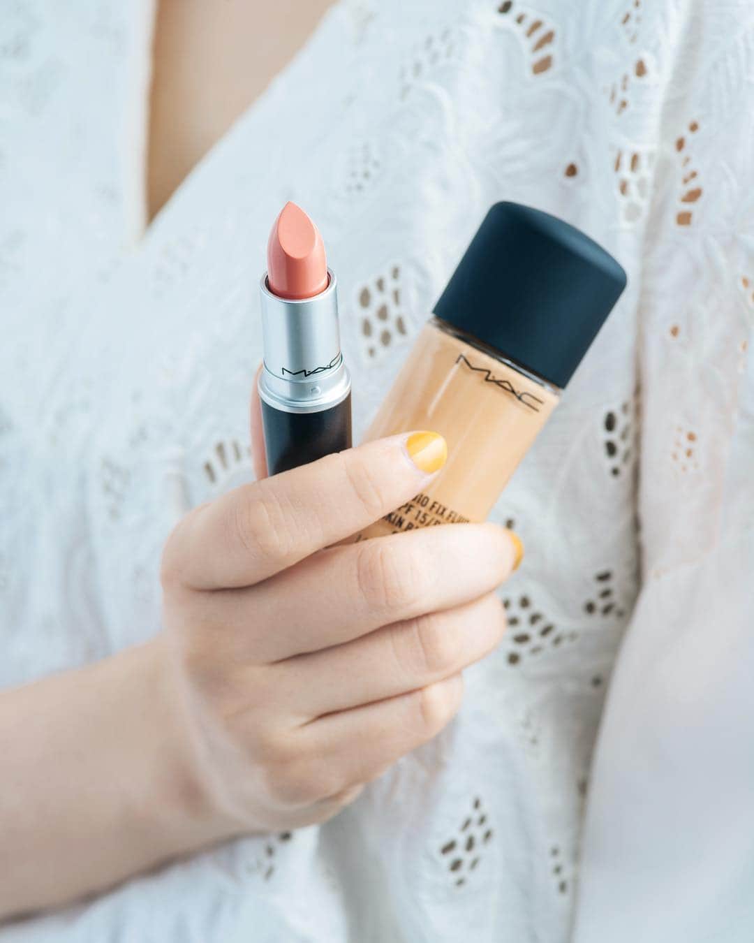 M∙A∙C Cosmetics Japanのインスタグラム：「⠀ 「スタジオ フィックス フルイッド SPF 15」がカラーバリエーション豊富になって登場✨ 人気の秘密は”カバー力”と”崩れにくさ”❤️ ⠀ ⠀ #MACStudioFix #スタジオフィックス #EveryShadeOfYou ⠀ ⠀ ↓↓使用メイン製品↓↓ [スタジオ フィックス フルイッド SPF 15] NW13 (モデル使用色) [リップスティック] タング & チーク ⠀ MAKEUP: MAYUKO MOGAMI @macpro_tokyo MODEL: REINA MICHELLE MAMA @remachan PHOTO: @takaki_iwata HAIR: @gxxxxxo DIRECT: @aiaizm ⠀ ⠀ ⠀ ⠀ ⠀⠀ #MACCosmeticsJapan #MACコスメ #MACCosmetics  #MAC #コスメ #メイク #foundation #FluidFoundation #Fluid #ファンデーション #フルイドファンデーション #MACスタジオフィックス #新色 #クリーミースキン #サンキススキン #CreamySkin #SunKissSkin」