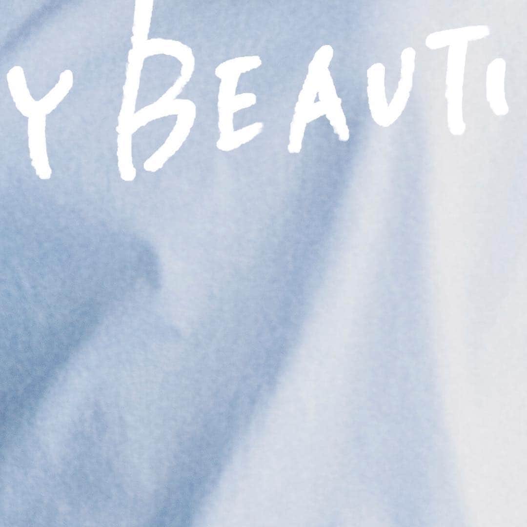 のインスタグラム：「2019.0412 「STAY  BEAUTIFUL」 OUT NOW!!🌸😆✨ . #Leola_LaLa #Leola #STAYBEAUTIFUL  #4月12日配信リリース #ラルーララー」