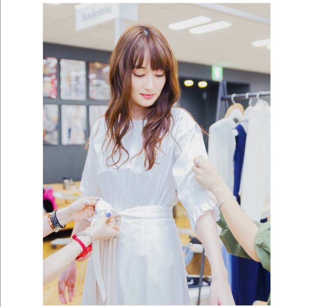 高梨臨さんのインスタグラム写真 - (高梨臨Instagram)「袖の形、巻きスカートの面積にもこだわりました。 @andemiu_official」4月12日 12時03分 - rintakanashi_official