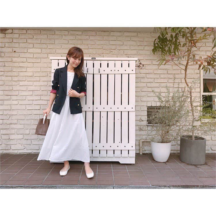 のインスタグラム：「♡ * 今日は年に一回のお楽しみ 大相撲川崎場所(@sumo_kawasakibasho )♪ * 応援している御嶽海関！大人気でした👏 でも写真撮ってくれた♡優しい◡̈⃝ * #お相撲コーデ ♡ #ジャケット：#emmataylor @stylebar.jp  #ワンピース (E1846)：#神戸レタス @kobe_lettuce * ちびっこ相撲はなくなっちゃったし、 なんで？ってくらい幼稚園の懇談会と重なって最後まで見れなかったけど、ほんの1時間ちょっとでも満たされた♡ 年々相撲好きになってる！ うしろ髪ひかれながら帰ります。 * * #大相撲川崎場所 #川崎場所 #御嶽海  #お相撲 #力士 #御嶽海 #kawasaki #春コーデ #男の子ママ #fashion #coordinate #spring #stylebarstyle #stylebarjp #emmataylorny」