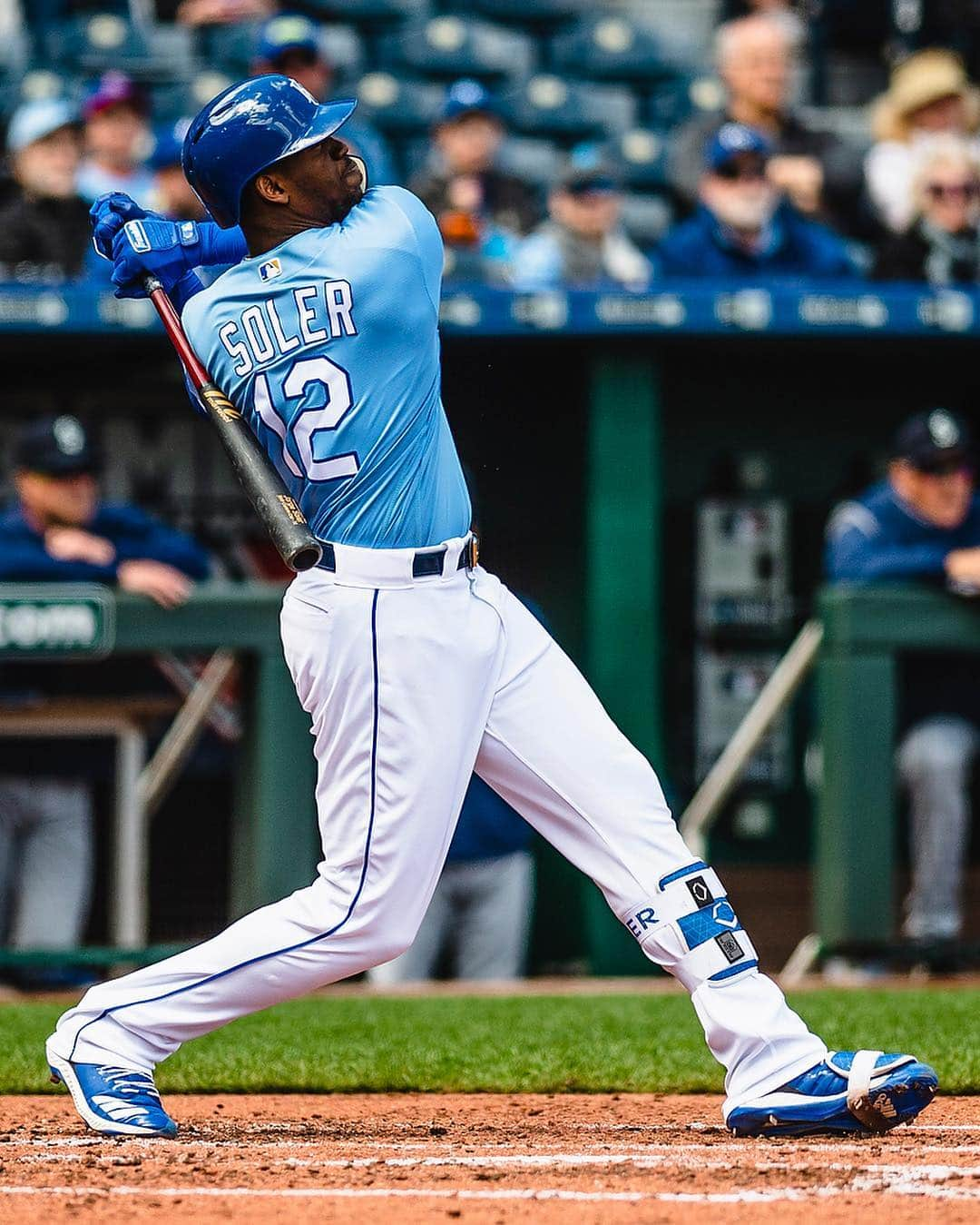 カンザスシティ・ロイヤルズさんのインスタグラム写真 - (カンザスシティ・ロイヤルズInstagram)「Homers in back-to-back games for these two. #AlwaysRoyal」4月12日 3時27分 - kcroyals