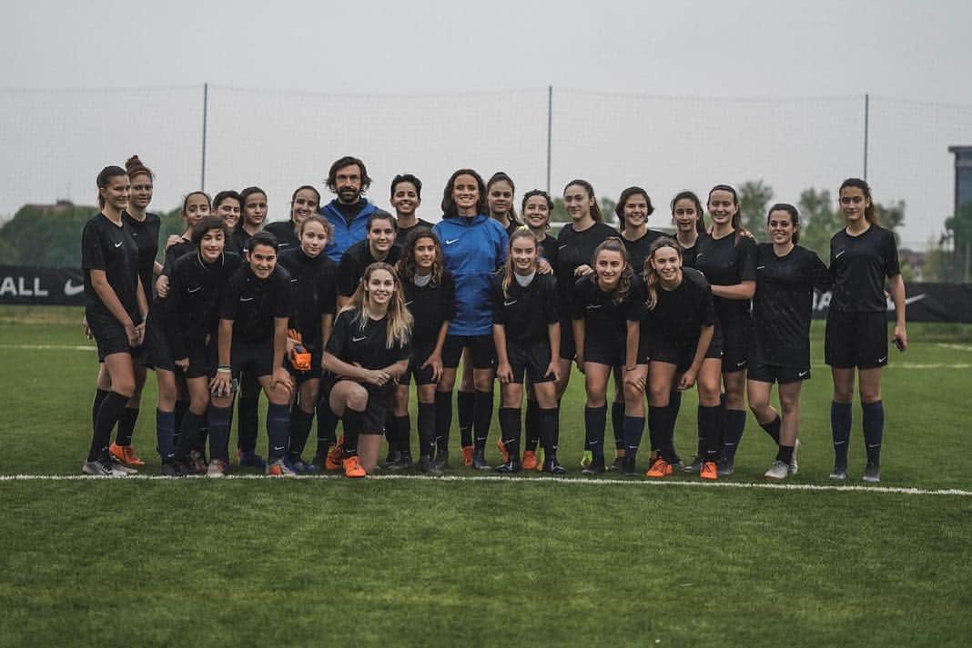アンドレア・ピルロさんのインスタグラム写真 - (アンドレア・ピルロInstagram)「Giornata con le ragazze!! ⚽️#masterclass @nikefootball」4月12日 3時29分 - andreapirlo21