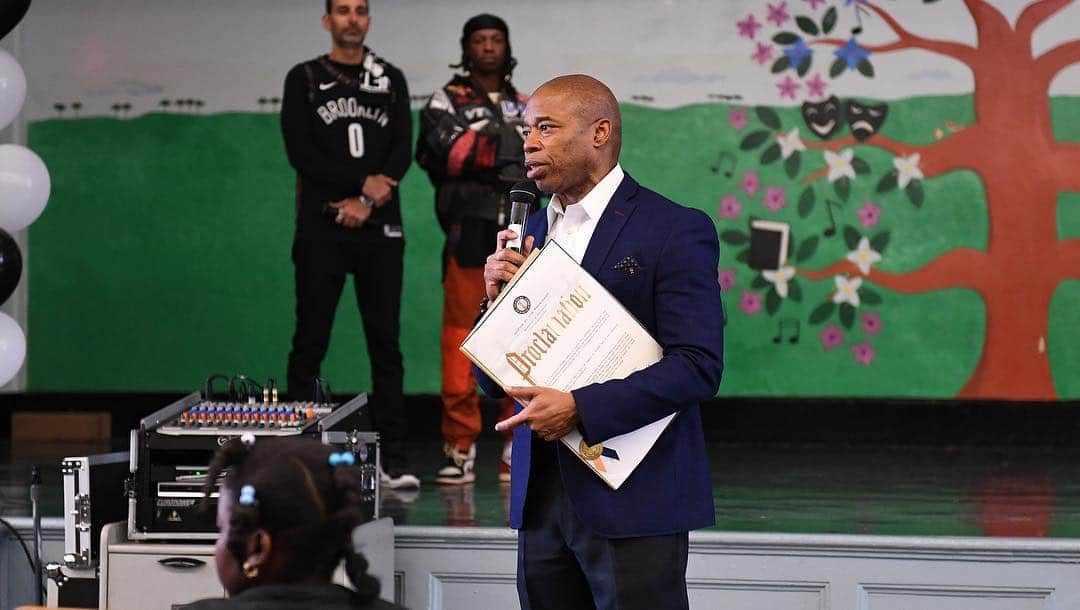 Brooklyn Netsさんのインスタグラム写真 - (Brooklyn NetsInstagram)「Tomorrow has officially been proclaimed REP THE NETS DAY. Show that playoff spirit by posting photos in your Nets swag with #WearBrooklynAt! ⚫️⚪️⚫️⚪️⚫️⚪️⚫️⚪️」4月12日 3時34分 - brooklynnets