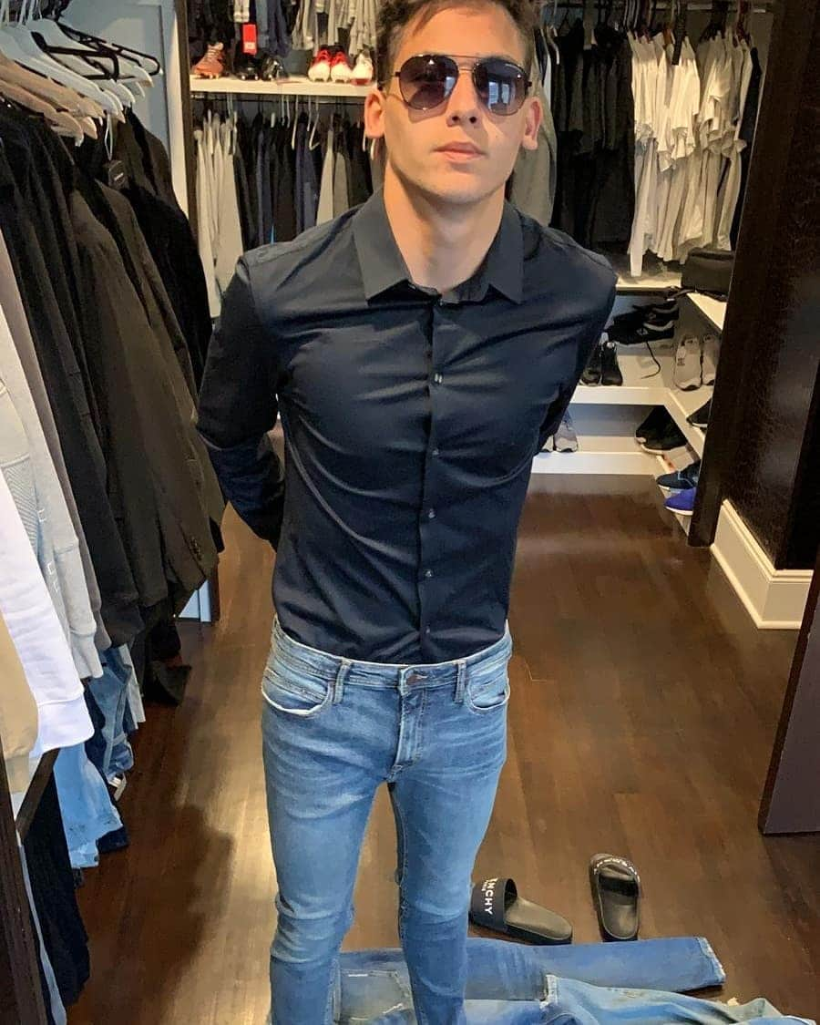 ティム・ケーヒルさんのインスタグラム写真 - (ティム・ケーヒルInstagram)「My man @kyahtimcahill raiding my wardrobe for his big shoot 🤩📸 "Like father, Like son" proud of you my big baby 😋😁」4月12日 3時45分 - tim_cahill