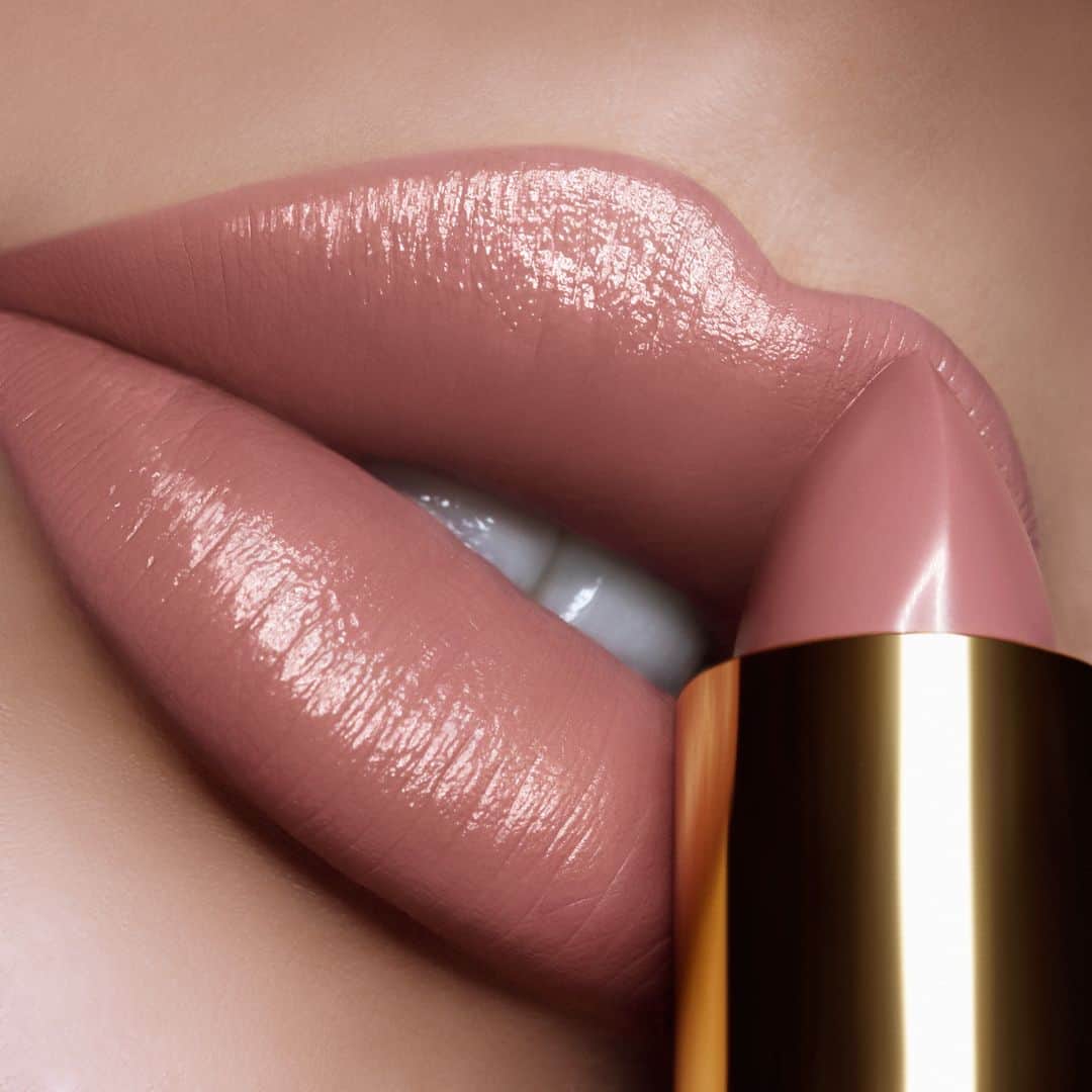 パット・マグラスさんのインスタグラム写真 - (パット・マグラスInstagram)「PEACH PERFECT ⚡️⚡️⚡️ Create the perfect nude lip with a saturated neutral peach shade that flatters every skin tone— #LuxeTrance Lipstick in ‘VALLETTA’ ⚡️⚡️⚡️ SHOP the entire range on PATMcGRATH.COM.  PEACHY POUT by @claremacmua」4月12日 3時56分 - patmcgrathreal