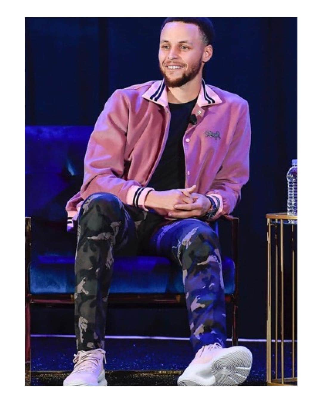 オバディア&サンズのインスタグラム：「Playoff mode. @stephencurry30」