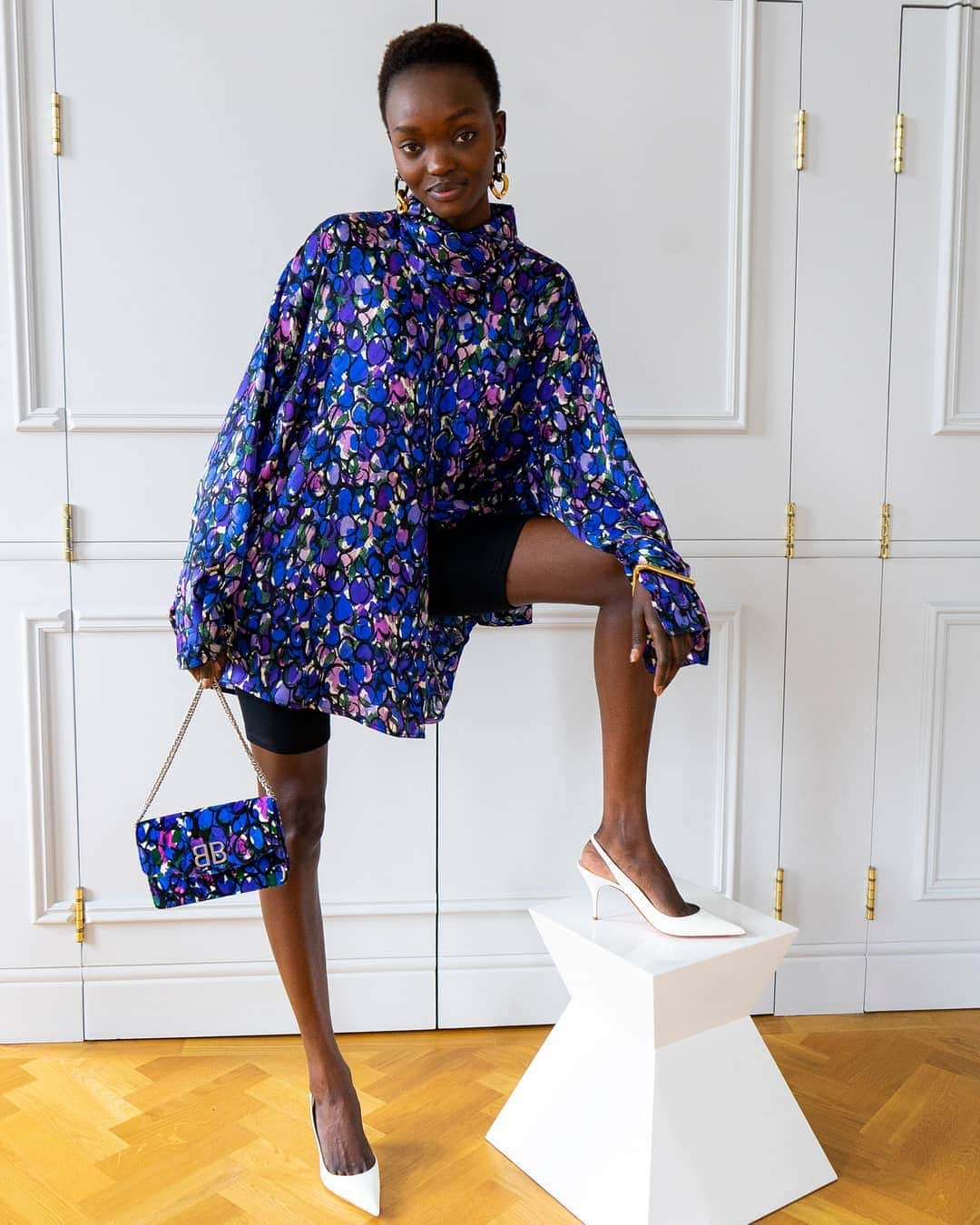 ネッタポルテさんのインスタグラム写真 - (ネッタポルテInstagram)「PRETTY IN PRINTS: Go for bold in @balenciaga’s inky abstract prints – we love the oversized blouse styled with bicycle shorts and @louboutinworld’s pristine white pumps. #DressFromTheFeetUp  Tap the link in bio to shop your favorite looks from Instagram at #NETAPORTER.」4月12日 4時05分 - netaporter