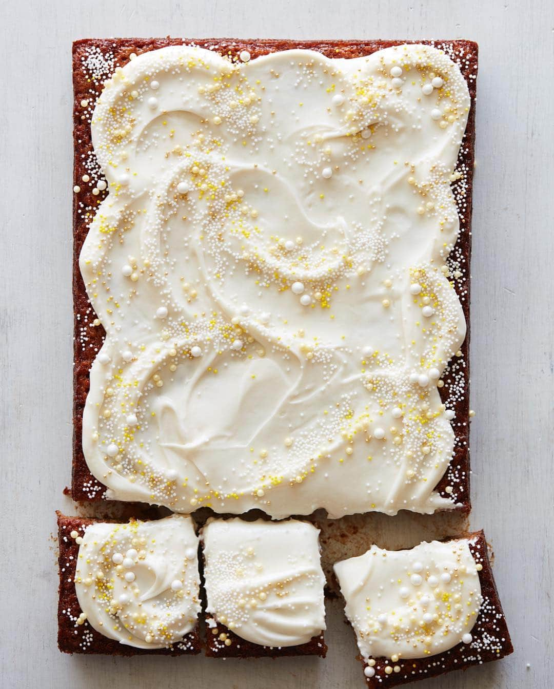 Gaby Dalkinさんのインスタグラム写真 - (Gaby DalkinInstagram)「Feast your eyes on this baby: Pineapple Sheet Cake with Cream Cheese Frosting and ALL THE SPRINKLES!! Legit the easiest sheet cake ever and perf for this weekend! 🍍recipe link in my profile」4月12日 4時06分 - whatsgabycookin