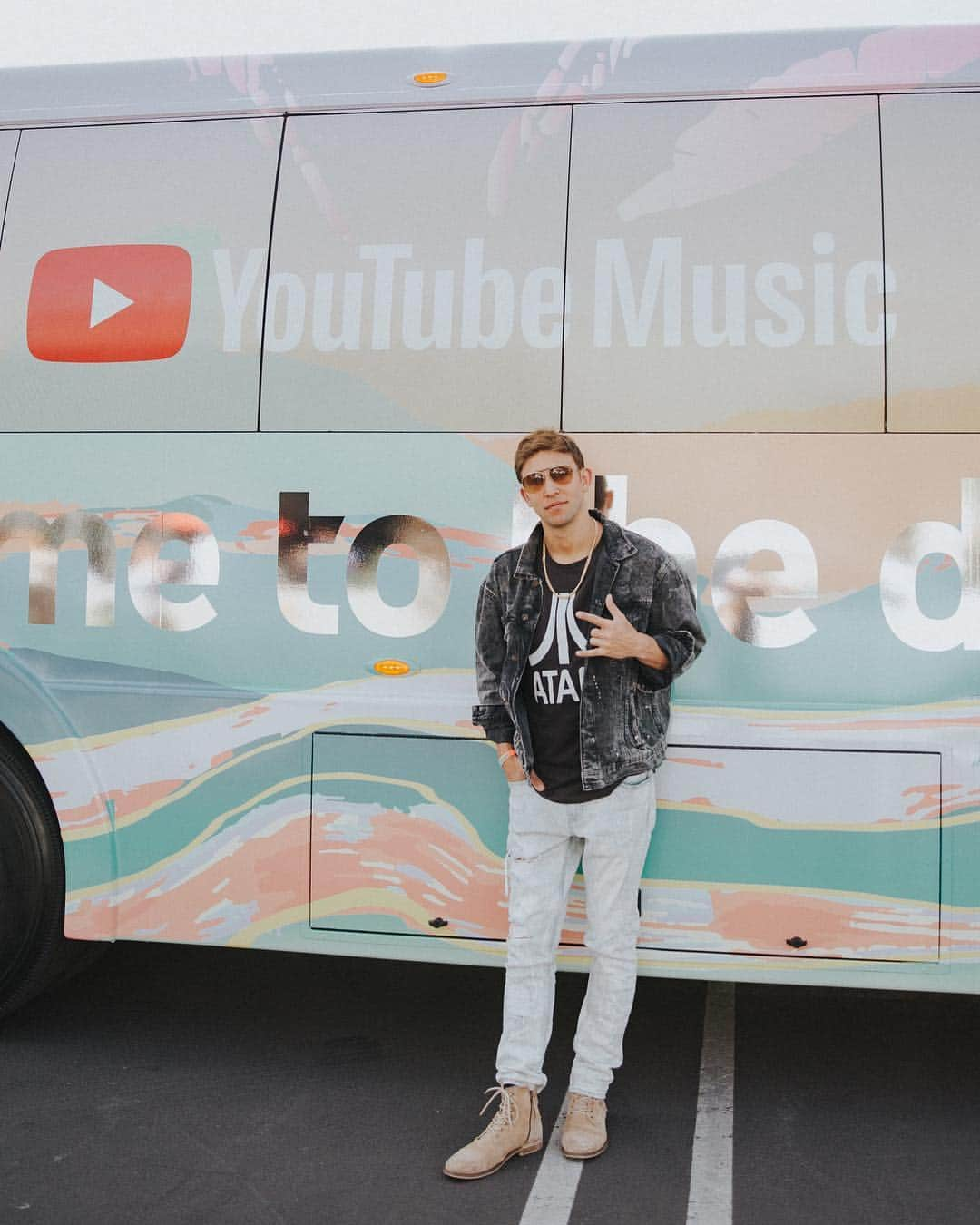 YouTubeさんのインスタグラム写真 - (YouTubeInstagram)「The road to @Coachella starts now! 🌴 Join @YouTubeMusic this weekend for live coverage and stayed tuned in to our story to see all your fave creators take on the festival. ☀️」4月12日 4時12分 - youtube